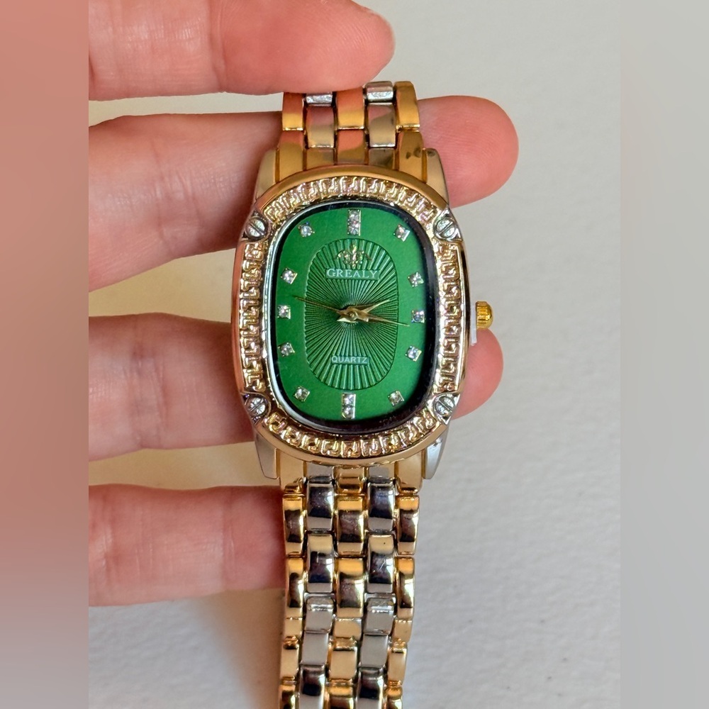 ⚜️ Gold and Silver Bracelet Watch with Green Dial - Picture 8 of 9